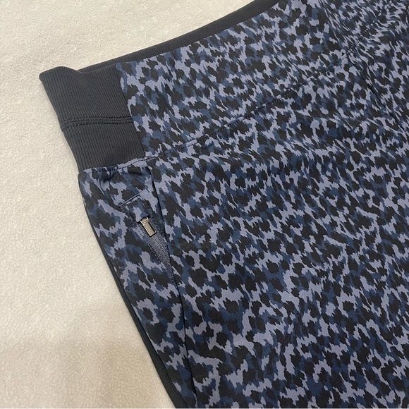 Athleta women’s navy color comfy shorts - Picture 9 of 14